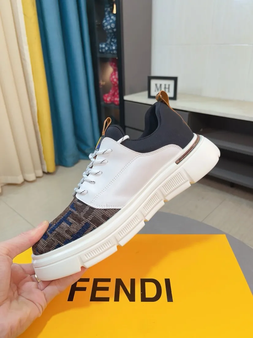 Factory price 420🌹🌹【FENDI】FENDI classic and comfortable men, this complex sneaker is made of soft calfskin➕genuine leather lining➕original ultra-light rubber material with rough outsole. This unique light and thin style is suitable for the casual and exquisite sensibility of this season. It is comfortable and natural on the feet. It is an everyday style for casual travel in autumn and winter! 38/44